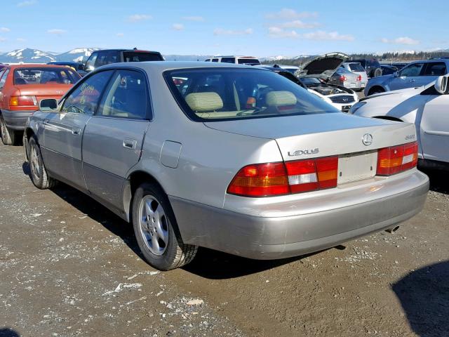 JT8BF22G0V5006080 - 1997 LEXUS ES 300 WHITE photo 3