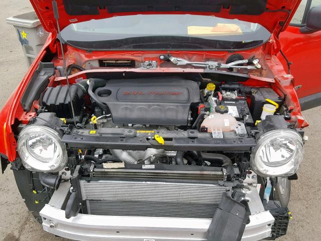 ZACCJBAB0JPH12705 - 2018 JEEP RENEGADE S RED photo 7