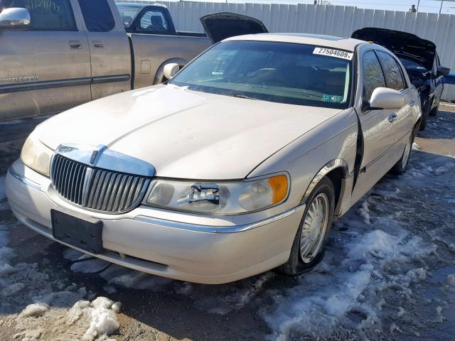 1LNHM83W2XY620491 - 1999 LINCOLN TOWN CAR C BEIGE photo 2