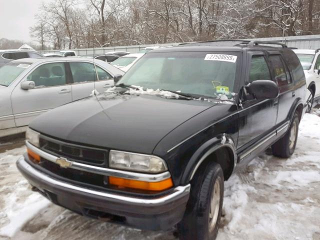 1GNDT13W3Y2329829 - 2000 CHEVROLET BLAZER BLACK photo 2