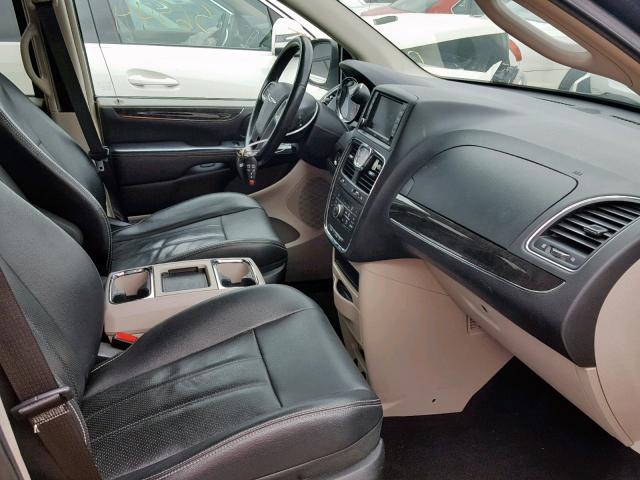 2C4RC1CG5DR769750 - 2013 CHRYSLER TOWN & COU BLACK photo 5