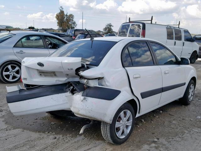 KNADE123966121273 - 2006 KIA RIO WHITE photo 4