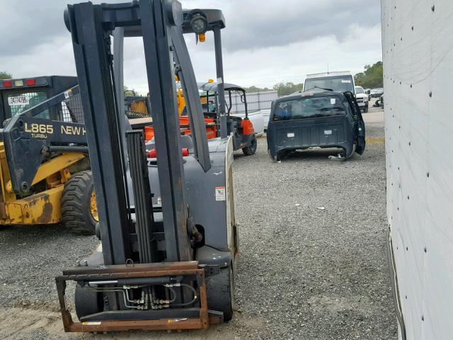 1A357235 - 2000 CROW FORKLIFT WHITE photo 2