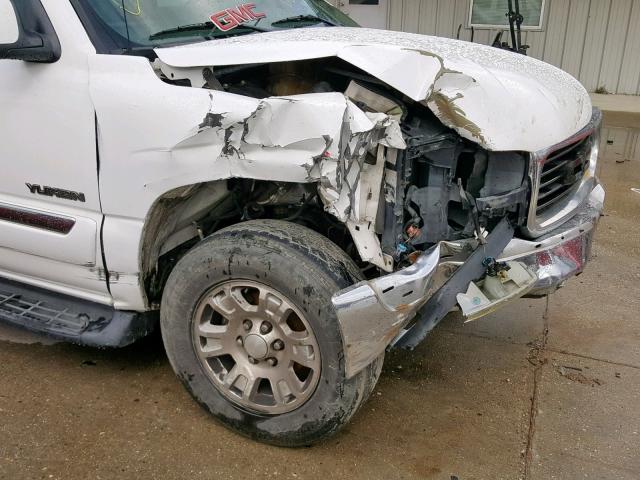 1GKEC13VX4R316926 - 2004 GMC YUKON WHITE photo 9