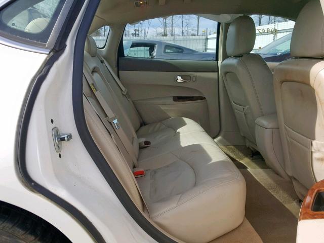 2G4WD562451275608 - 2005 BUICK LACROSSE C WHITE photo 6