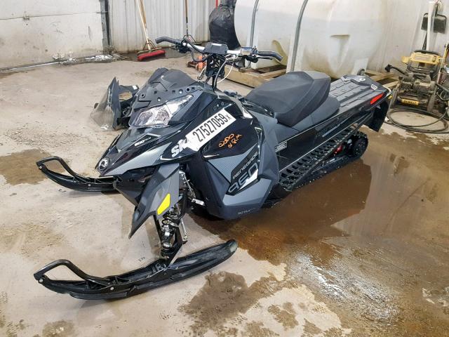 2BPSMBJA7JV000138 - 2018 SKI DOO RENEGADE BLACK photo 2