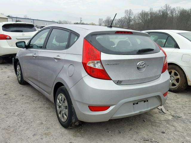 KMHCT5AE5HU333919 - 2017 HYUNDAI ACCENT SE SILVER photo 3