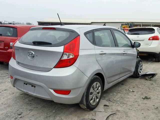 KMHCT5AE5HU333919 - 2017 HYUNDAI ACCENT SE SILVER photo 4