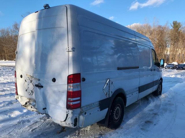 WD3PE8DE8E5824322 - 2014 MERCEDES-BENZ SPRINTER 2 WHITE photo 4