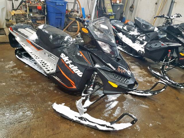 2BPSUHJA0JV000405 - 2018 SKI DOO RENEGADE BLACK photo 1