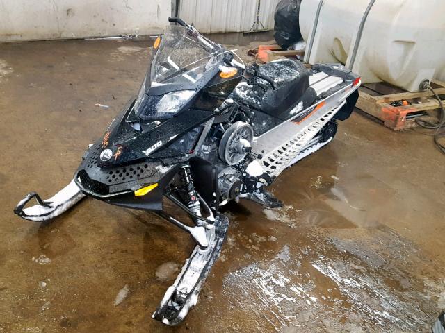 2BPSUHJA0JV000405 - 2018 SKI DOO RENEGADE BLACK photo 2