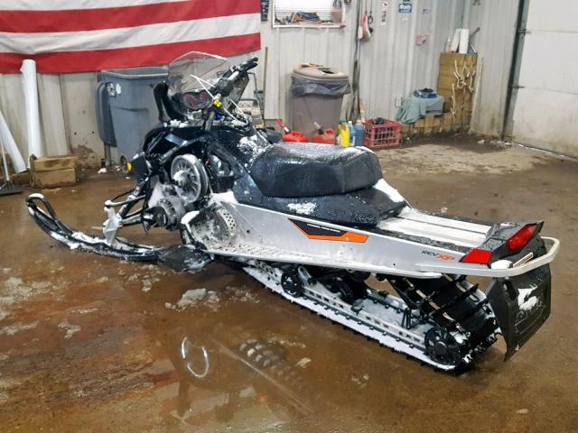 2BPSUHJA0JV000405 - 2018 SKI DOO RENEGADE BLACK photo 3