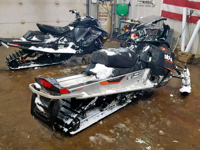 2BPSUHJA0JV000405 - 2018 SKI DOO RENEGADE BLACK photo 4