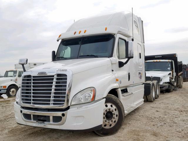 1FUJGLDV0DSBT0650 - 2013 FREIGHTLINER CASCADIA 1 WHITE photo 2