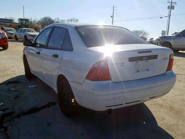 1FAFP34N45W276544 - 2005 FORD FOCUS ZX4 WHITE photo 3