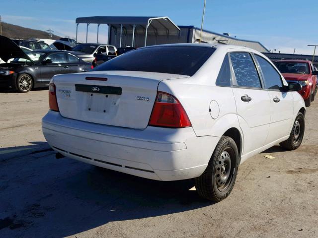 1FAFP34N45W276544 - 2005 FORD FOCUS ZX4 WHITE photo 4