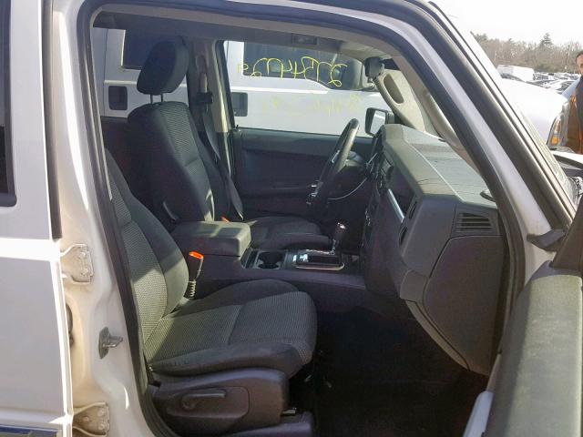 1J8HG48N38C202744 - 2008 JEEP COMMANDER WHITE photo 5