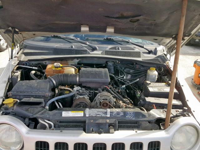 1J4GL38K62W346982 - 2002 JEEP LIBERTY RE SILVER photo 7