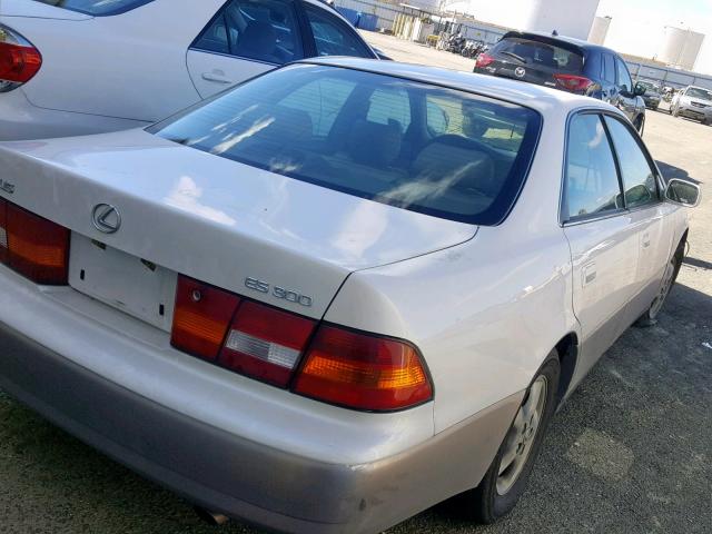 JT8BF22G2V5010549 - 1997 LEXUS ES 300 WHITE photo 4