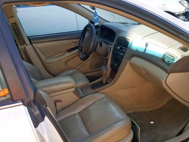 JT8BF22G2V5010549 - 1997 LEXUS ES 300 WHITE photo 5