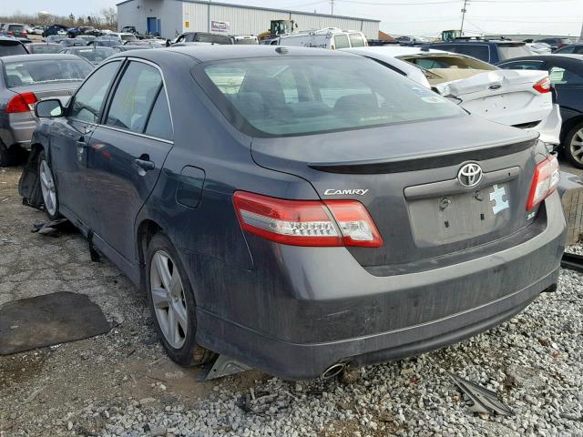 4T1BF3EK5BU142757 - 2011 TOYOTA CAMRY BASE GRAY photo 3