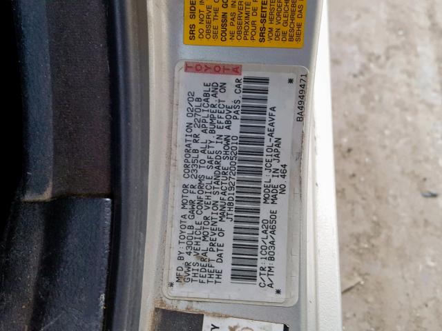 JTHBD192720052010 - 2002 LEXUS IS 300 SILVER photo 10