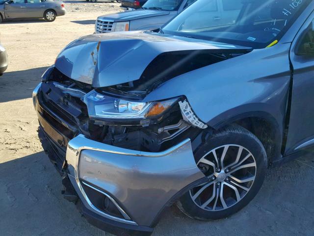 JA4AZ3A30JZ061330 - 2018 MITSUBISHI OUTLANDER GRAY photo 9