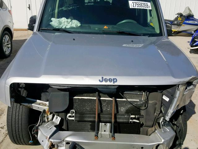 1J8HG48K18C149595 - 2008 JEEP COMMANDER SILVER photo 7