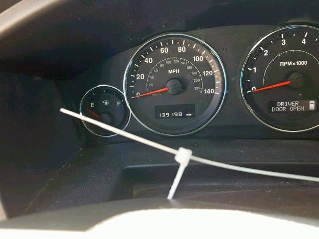 1J8HG48K18C149595 - 2008 JEEP COMMANDER SILVER photo 8