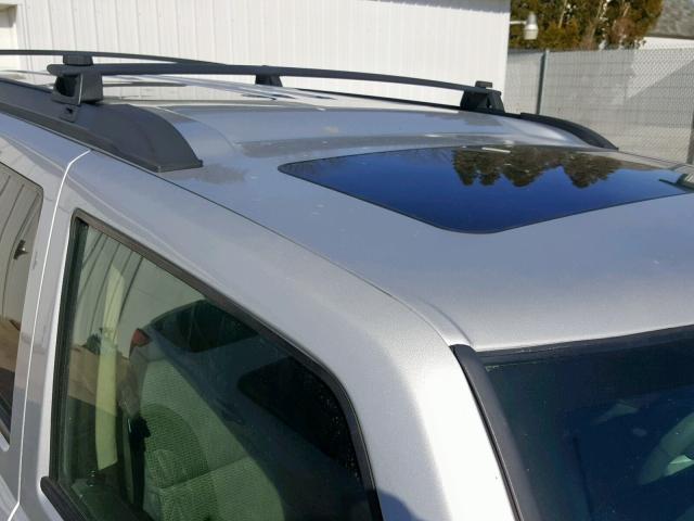 1J8HG48K18C149595 - 2008 JEEP COMMANDER SILVER photo 9