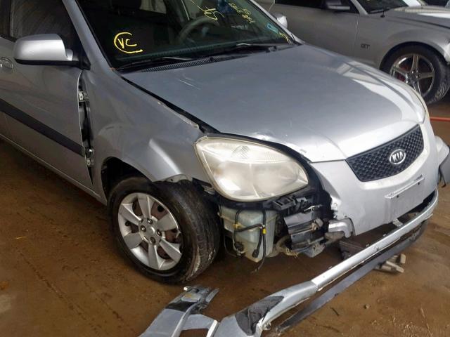 KNADE123066178610 - 2006 KIA RIO SILVER photo 9