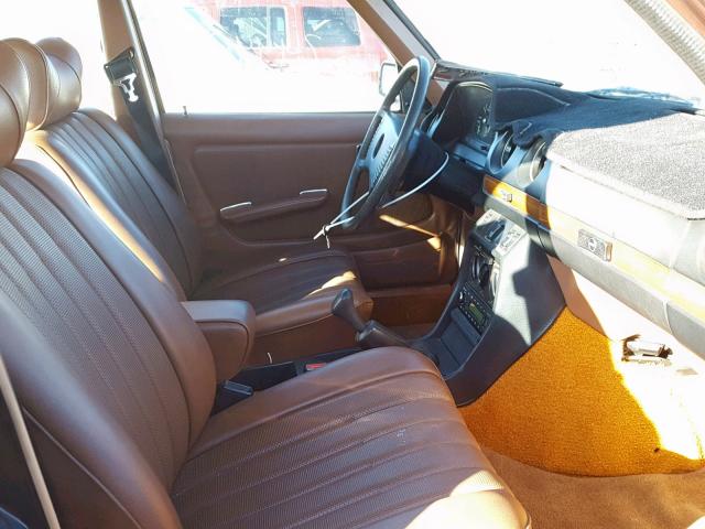 12312310099843 - 1979 MERCEDES-BENZ 240 D BROWN photo 5