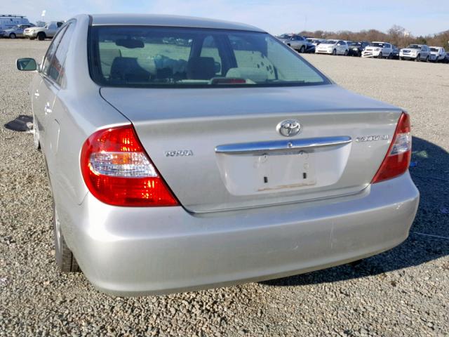 JTDBE30KX20066152 - 2002 TOYOTA CAMRY LE SILVER photo 3