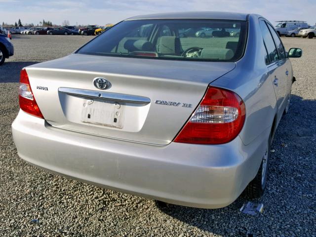 JTDBE30KX20066152 - 2002 TOYOTA CAMRY LE SILVER photo 4