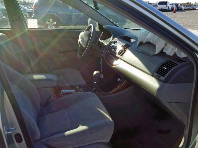 JTDBE30KX20066152 - 2002 TOYOTA CAMRY LE SILVER photo 5
