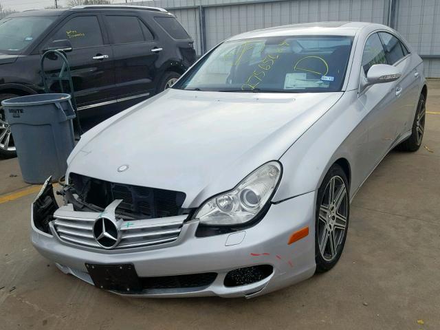 WDDDJ75X16A033370 - 2006 MERCEDES-BENZ CLS 500C SILVER photo 2