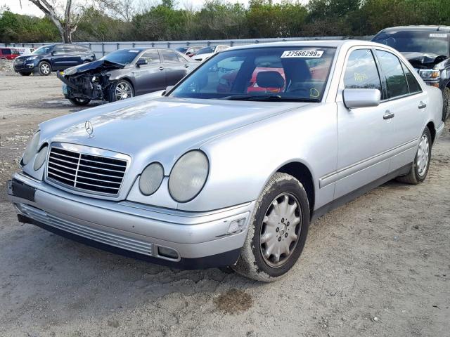 WDBJF55F9VA414827 - 1997 MERCEDES-BENZ E 320 SILVER photo 2