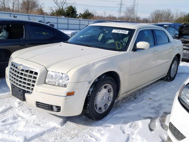 2C3KA53G86H360654 - 2006 CHRYSLER 300 TOURIN WHITE photo 2