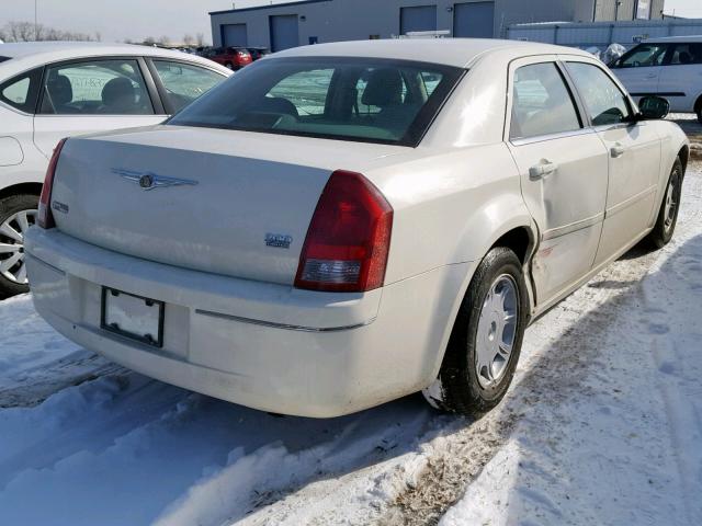 2C3KA53G86H360654 - 2006 CHRYSLER 300 TOURIN WHITE photo 4