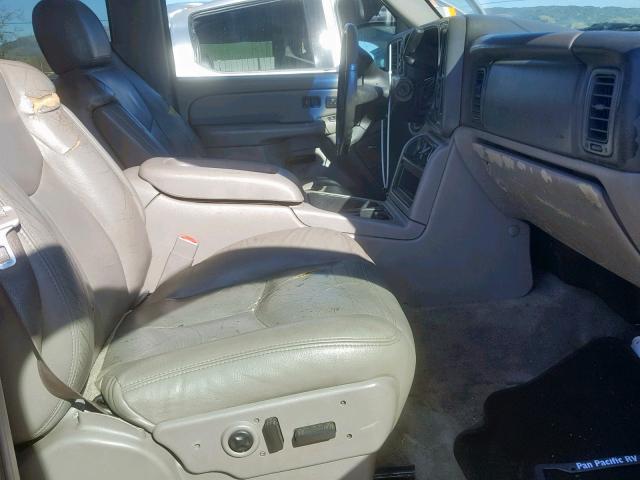 1GKEK13T74R273499 - 2004 GMC YUKON BLACK photo 5