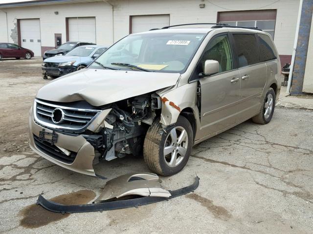 2V8HW34199R564081 - 2009 VOLKSWAGEN ROUTAN SE BEIGE photo 2