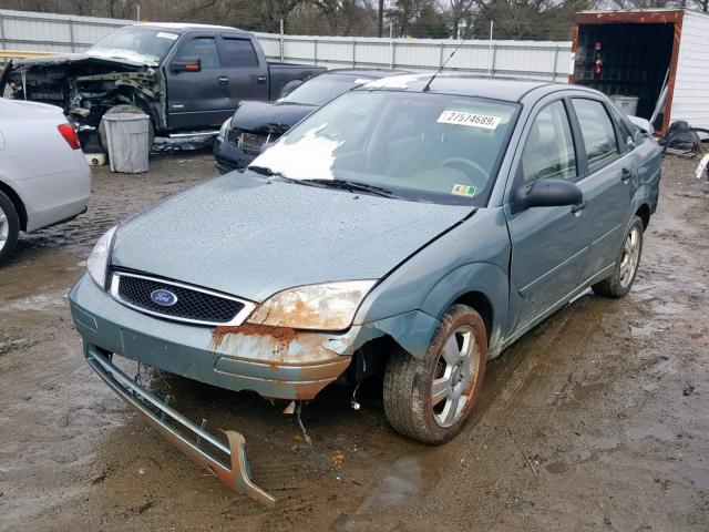 1FAFP34N35W234995 - 2005 FORD FOCUS ZX4 GREEN photo 2