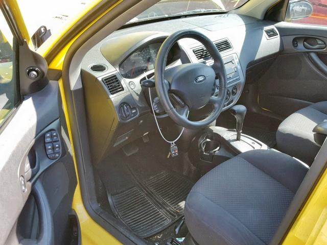 3FAFP37N45R151705 - 2005 FORD FOCUS ZX5 YELLOW photo 9
