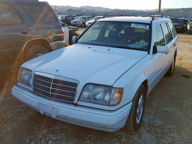 WDBEA92E9SF338124 - 1995 MERCEDES-BENZ E 320 WHITE photo 2