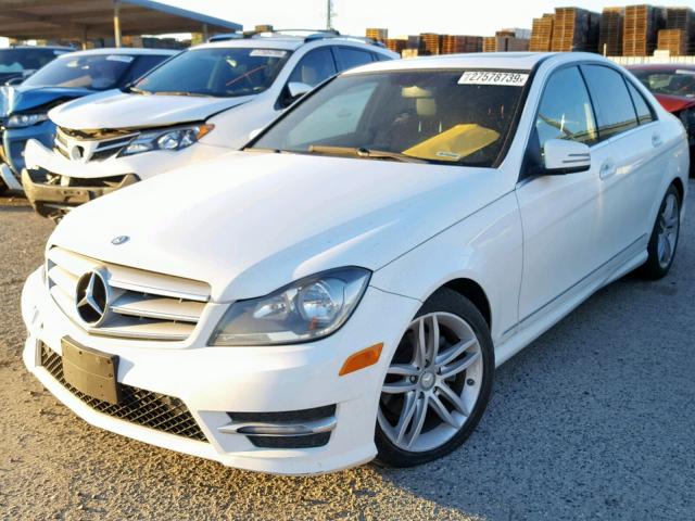 WDDGF4HB2DA748622 - 2013 MERCEDES-BENZ C 250 WHITE photo 2