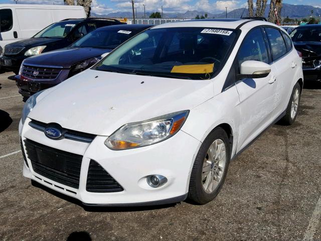 1FAHP3M28CL184690 - 2012 FORD FOCUS SEL WHITE photo 2