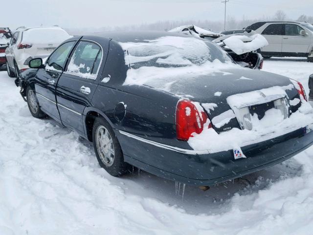 1LNHM82W32Y639593 - 2002 LINCOLN TOWN CAR S GREEN photo 3