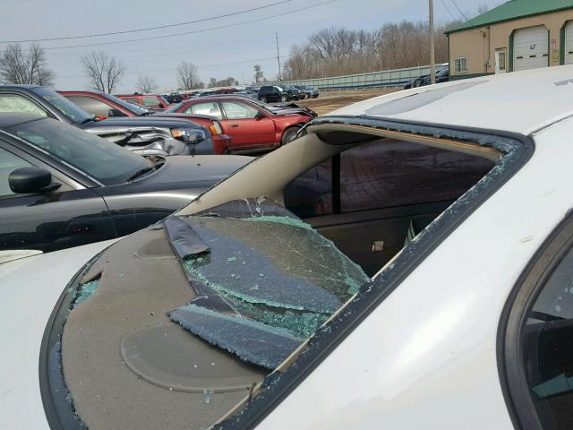 1G1NE52M1W6118528 - 1998 CHEVROLET MALIBU LS WHITE photo 9