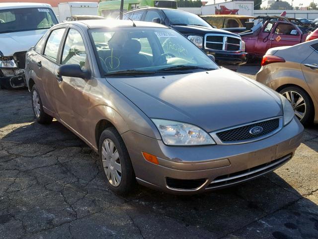 1FAFP34N25W314384 - 2005 FORD FOCUS ZX4 TAN photo 1