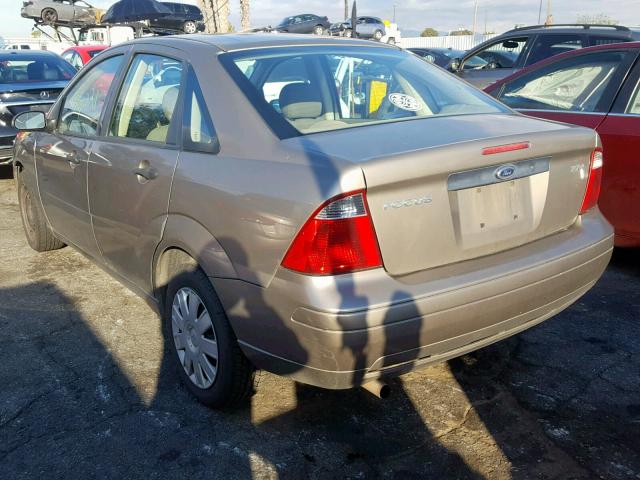 1FAFP34N25W314384 - 2005 FORD FOCUS ZX4 TAN photo 3